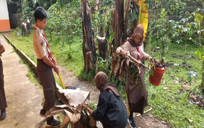 GERAKAN PEDULI DAN BERBUDAYA LIINGKUNGAN HIDUP di SEKOLAH (PBHLS)